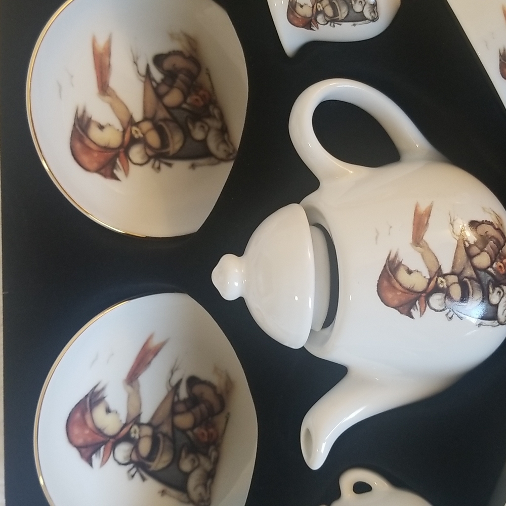 Hummel Authentic Children's Porcelain Tea Set. *Free gift with purchase* - Picture 5 of 10